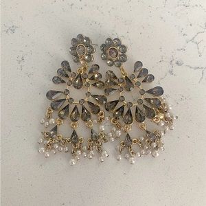 Worn once Beautiful Flower & Pearl Chandelier Earrings